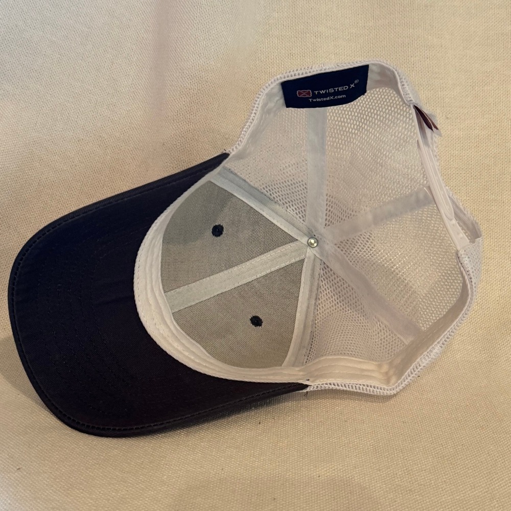 Twisted‎ X Patriotic Buckle Cap Grey White USA Flag Barbed Wire Trucker Hat NWT - Picture 6 of 8